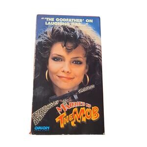Married to the Mob (VHS, 1994)